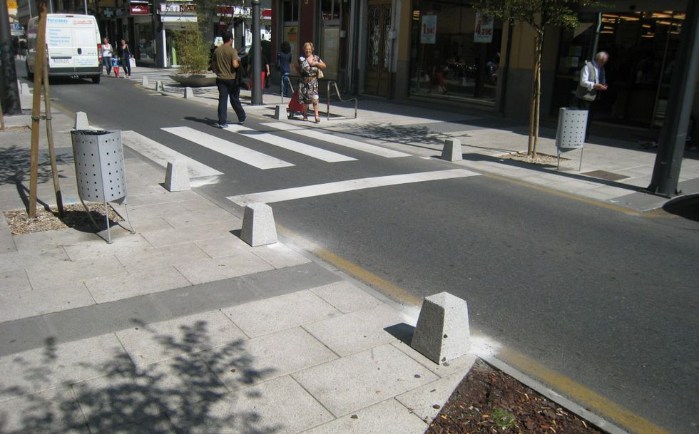 Los actuales bolardos ocasionaron varios accidentes. 