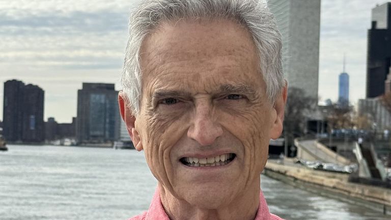 Luis Rojas Marcos, psiquiatra: «Me pongo un 8 en felicidad, he tenido de todo, también desgracias»