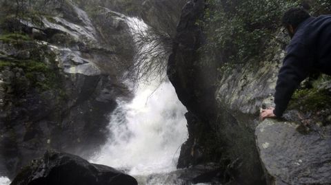 La cascada del Penedo do Graúllo, fotografiada con mucha fuerza un día que lllevaba el caudal engordado por la lluvia