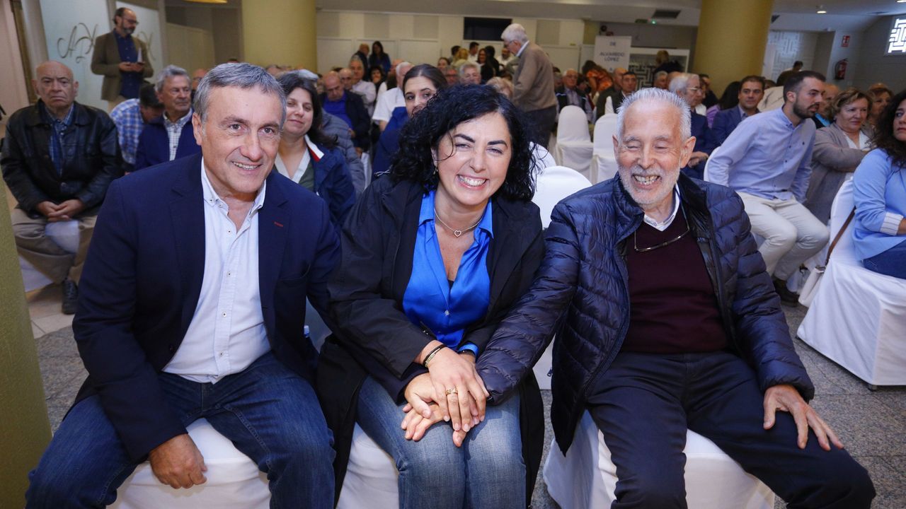 De izquierda a derecha, Luis Pardo, Elena Candia y el nuevo presidente, Francisco Carlos Rodrguez