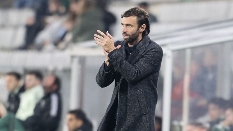 Fran Beltrán, entrenador del Mérida: «El Pontevedra tiene mucho nivel y está arriba por méritos propios»