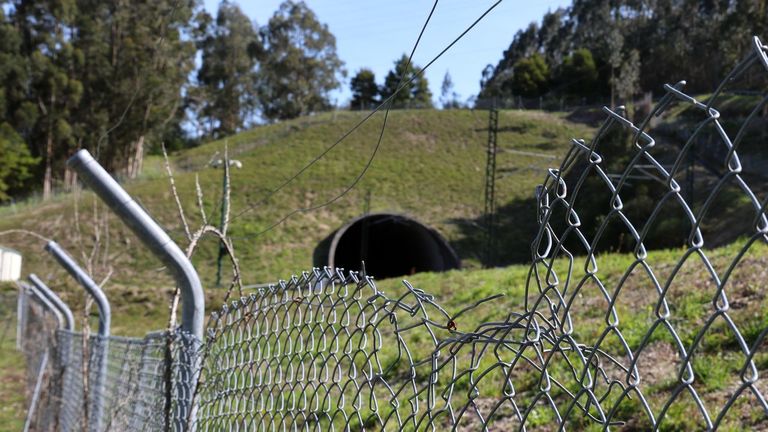 Dos chavales que se colaron en el túnel del AVE en Vilagarcía se exponen a multas hasta 38.000 euros