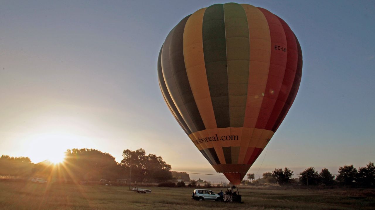 Museos del sur de la provincia.Un aerostato de la empresa Globos Boreal a punto de iniciar un vuelo en el municipio de Taboada, en una foto de archivo