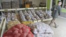 Sacos de patatas en Almacenes O Pataqueiro, en Ferrol, con venta al por mayor y al por menor
