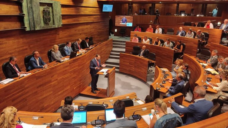 Adrián Barbón en la Junta General durante el Debate.