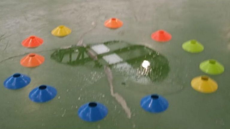 Goteras en el pabellón de Trasmiras