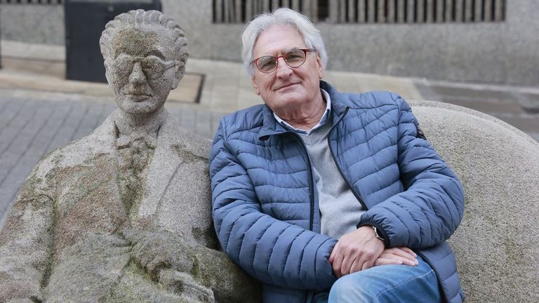 Paco López-Barxas homenaxea a Otero Pedrayo no 50.º aniversario do seu pasamento