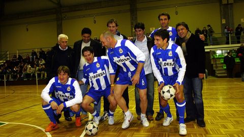 Arsenio con jugadores del Superdpor que se reunieron en el ao 2005 para jugar un partido de ftbol sala