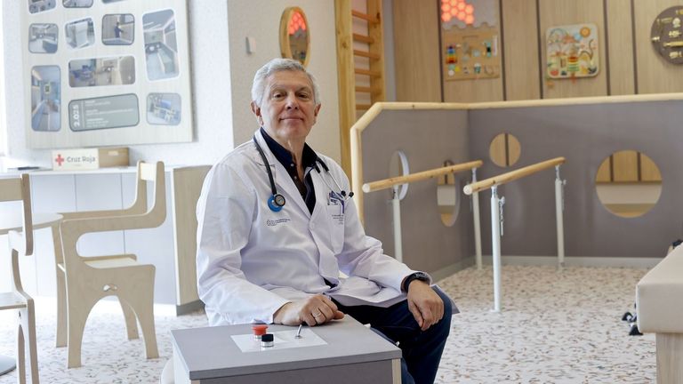 José Ramón Martínez, geriatra: «Muchos mayores vienen al hospital y te relatan una sintomatología que esconde la soledad»