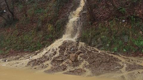 El temporal de lluvia provoca grandes acumulaciones de agua en Mieres