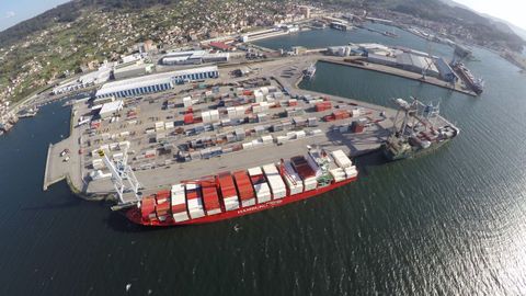Vista de la zona de contenedores del puerto de Marn