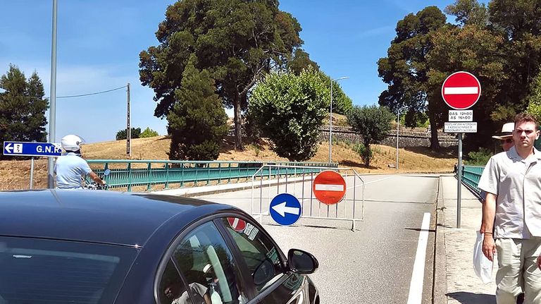 Valença saca los coches de la fortaleza