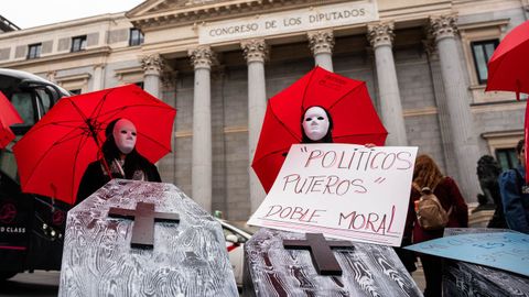 El PSOE se queda solo en su defensa de la ley para perseguir a los proxenetas