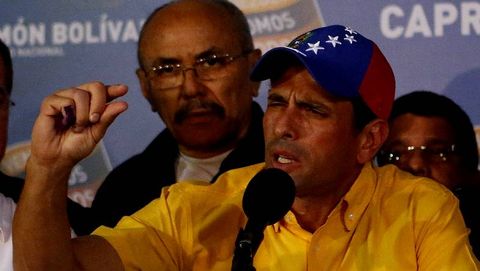 Capriles anunciando que no reconoce los resultados
