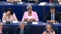 Ylva Johansson hace punto durante un discurso de �rsula Von der Leyen