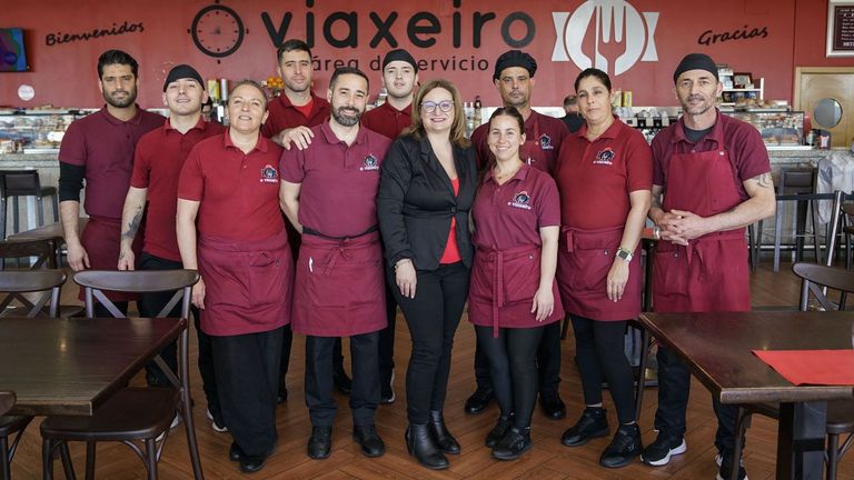 Alquila un hotel entero en Riós para sus trabajadores llegados desde América Latina ante la falta de vivienda en el rural