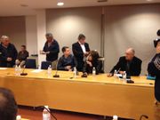 La oposici�n en pleno abandon� la sesi�n.