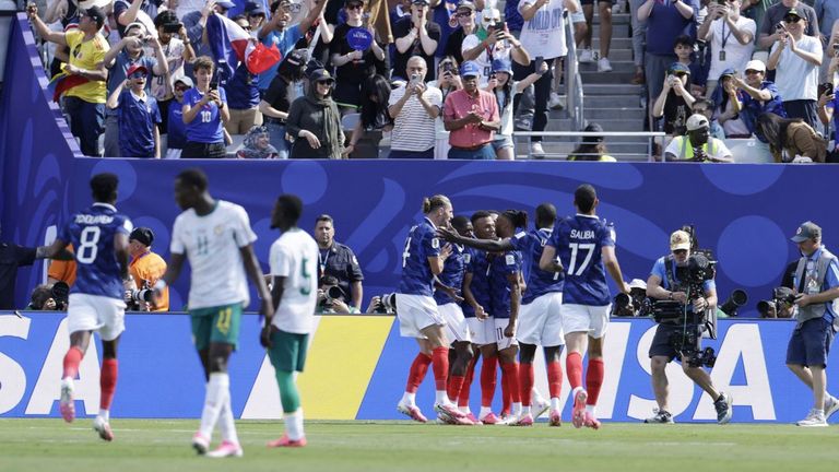 Mbappé despierta a Francia tras el descanso (3-1) ante la correosa Senegal