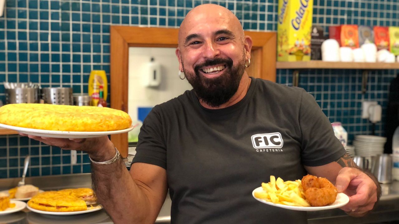 As qued el Pazo de Reirs, del Caldas.Fotografa antigua de un grupo de escolares de la Alianza Aresana. 
