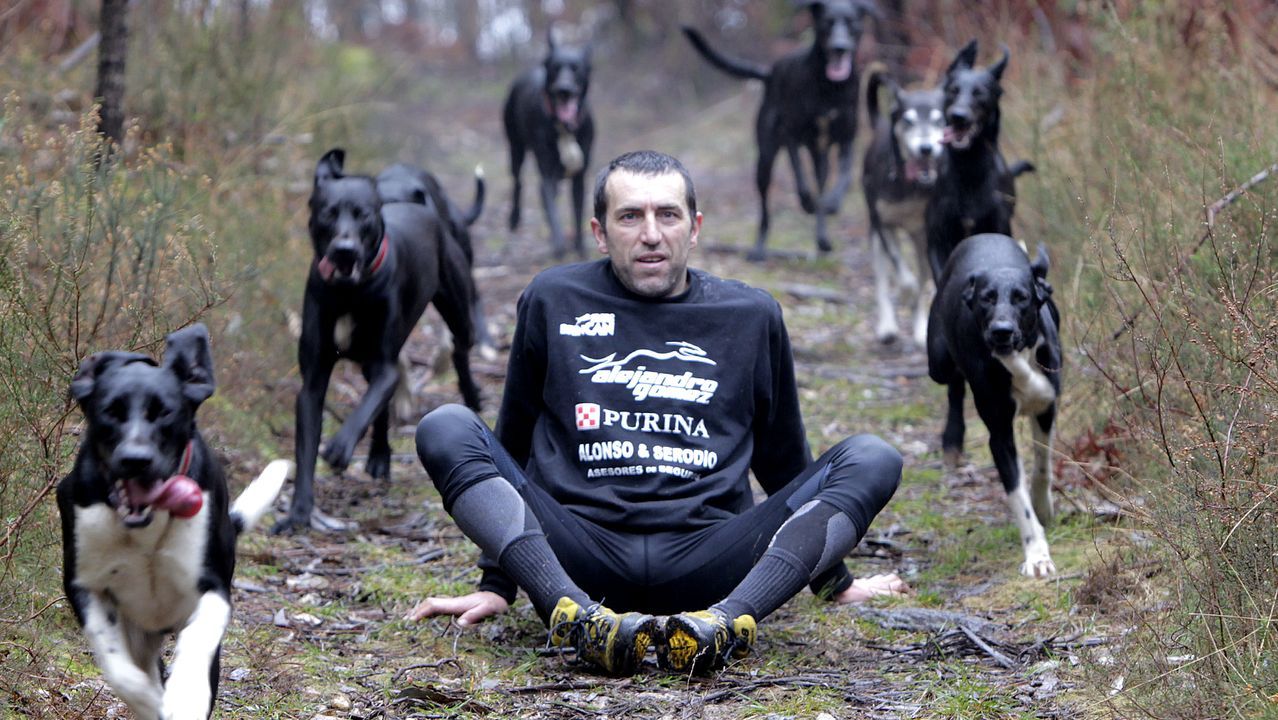 As� es como se vive de lujo en un barco.Una pintada, en el mismo punto de la playa de Coira en el que la pandilla de amigos de los ocupantes del kayak se juntaban siempre, recuerda a Miguel Quan y a Javier Hurtado