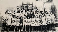 Grupo de alumnas del colegio Santo Ángel de la Guarda, en Oviedo, entre ellas se encuentra la allerana Magdalena González
