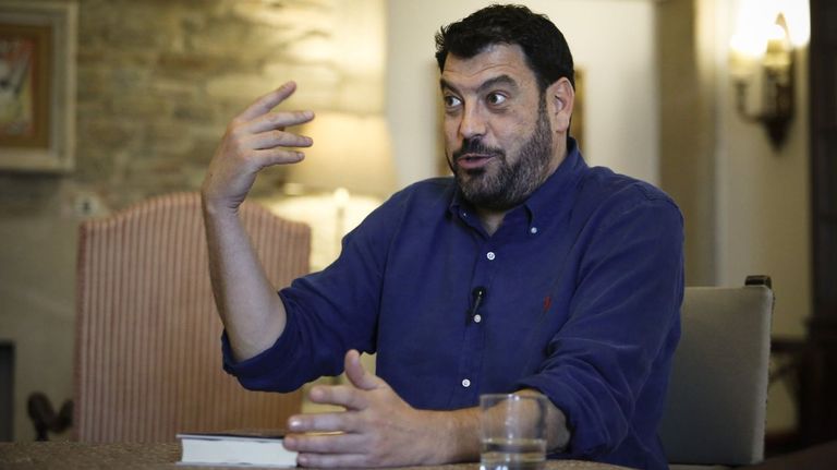 El superventas Santiago Díaz presenta «El amo» en Bueu
