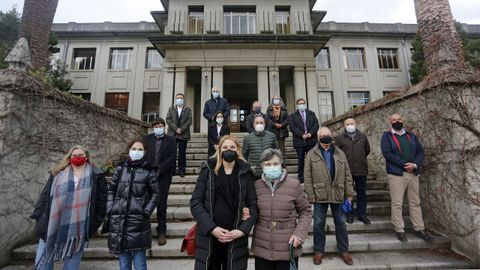 Todos los que son. Representantes de las Administraciones implicadas en la Cidade das TIC ?Gobierno, Xunta de Galicia, Diputación, Ayuntamiento y Universidade da Coruña, vecinos, antiguos trabajadores y alumnas y usuarios de la fábrica de armas, reunidos en diciembre del 2020 en el recinto