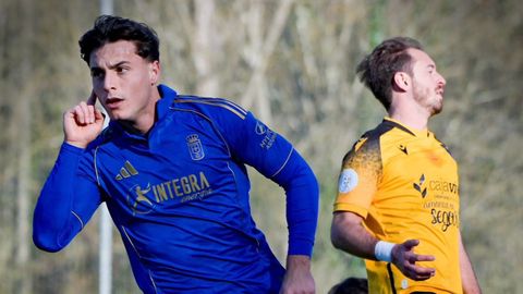 Joaqu�n Delgado celebra su gol a la Gimn�stica Segoviana