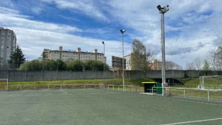 Seis meses de inhabilitación al futbolista cadete del Racing de Ferrol que agredió a un rival de la Escuela Denis Suárez