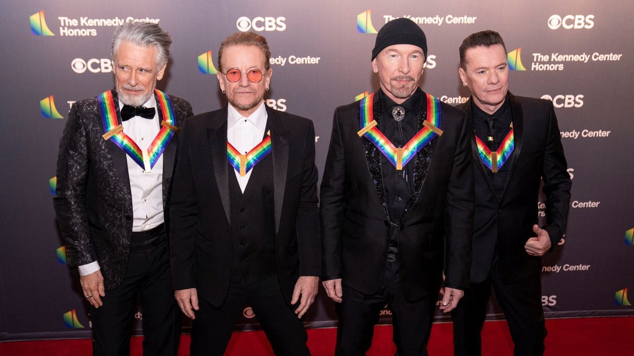 «Tengo el temor de que un día una canción mía me produzca vergüenza».Los integrantes de U2 el pasado diciembre al llegar a la gala de los Kennedy Center Honors