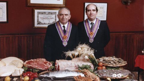 Julio y Santiago Martínez, padre e hijo, en el restaurante Sanmiguel