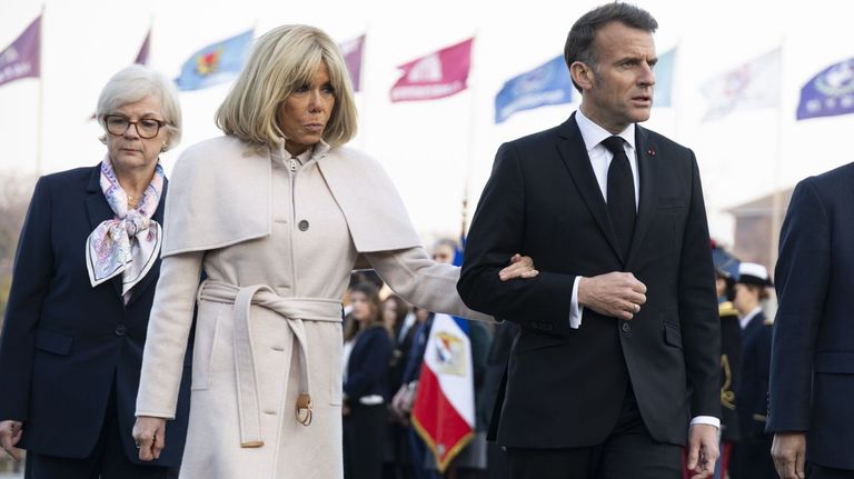 Macron pide «estar a la altura» en la OTAN tras las amenazas de Trump de sacar a EE.UU. y las burlas por su relación con su mujer