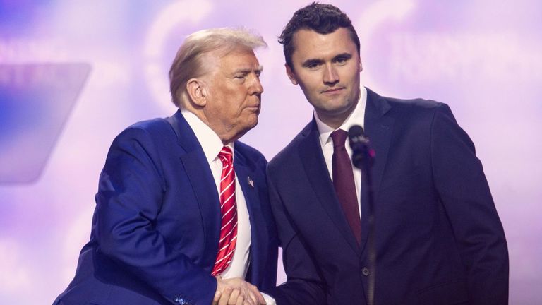 Disparan al propagandista ultra Charlie Kirk en un evento universitario en Utah