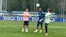 Luis Carri�n charla con Rond�n y Aar�n Escandell antes de arrancar el entrenamiento
