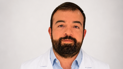Dario Ortigoza es neuropediatra experto en trastornos del movimiento.