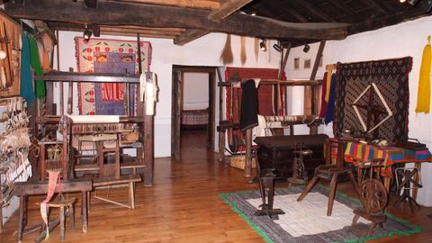 El Museo Etnogrfico de Grandas de Salime est a 15 minutos de la frontera entre A Fonsagrada y Grandas de Salime