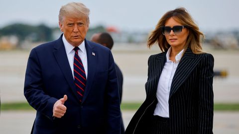 Donald y Melania Trump, en el aeropuerto de Cleveland