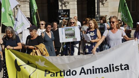 Protesta en A Coruña contra la emergencia cinegética que permite la caza de jabalíes.