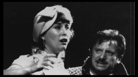 Verónica Forqué junto a Manuel Galina durante la obra teatral «Ay, Carmela», en 1988