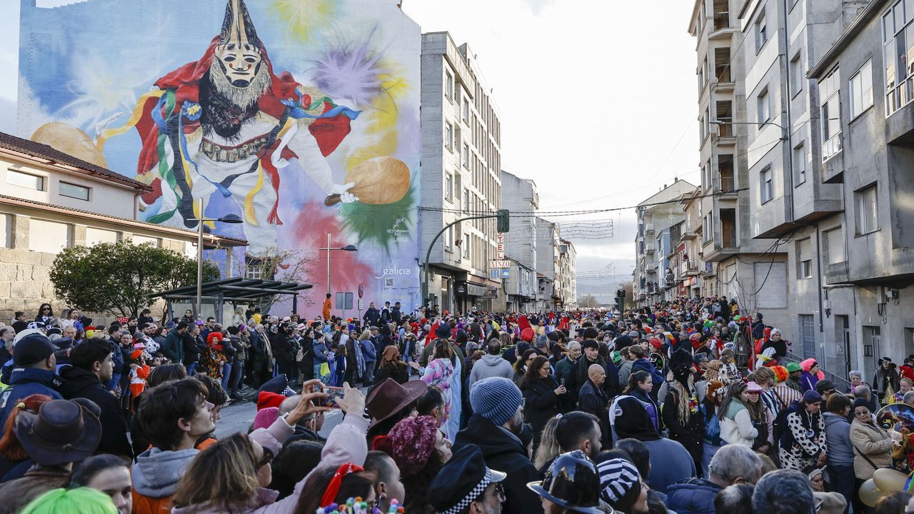 Ruta de las cascadas de Quiroga.Gran desfile en Xinzo de Limia en el d�a grande del entroido