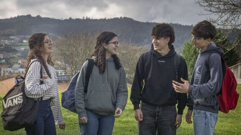 Noa, Nadia, David y Mario: estudiantes de cuarto de ESO que analizan un estudio sobre cmo se hacen amigos en la adolescencia, publicado en  PNAS 