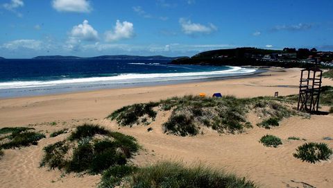 La Playa de Montalvo, en Sanxenxo, es una de las ms bonitas de las Ras Baixas y un enclave perfecto para los amantes del sol y el bao.