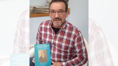 Juan Jos Garcia lvarez con su libro Vivencias de un emigrante asturiano (1984-1955)