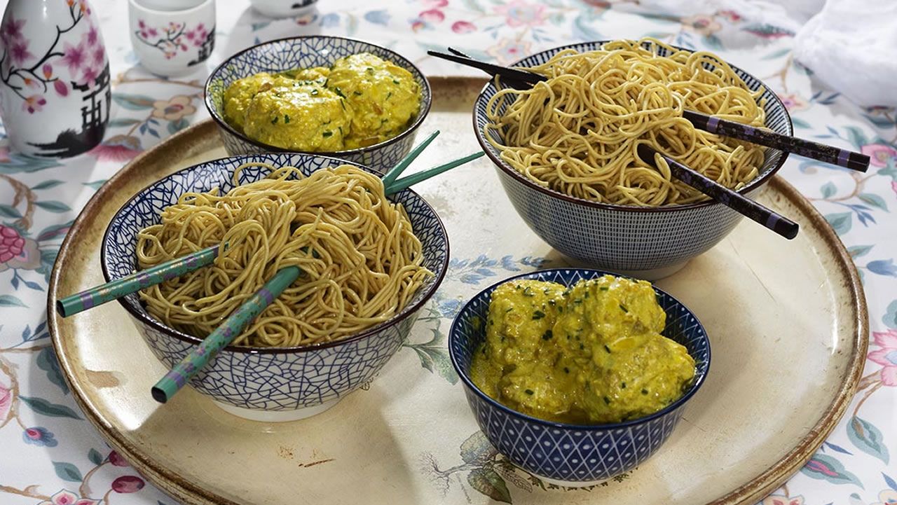 El �nico lugar en el que se ha celebrado una procesi�n: el buque Juan Sebasti�n Elcano.Mirotic con la camiseta del Palencia en un duelo frente al Breog�n en diciembre del 2009