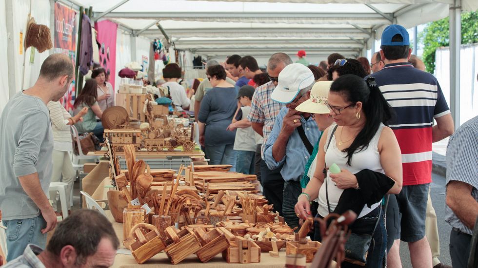 Una feria que va a m�s.Romer�a de Anova el a�o pasado en el parque de Galeras con motivo del 25 de xullo