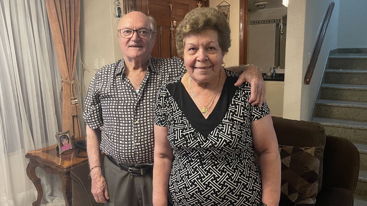 Cinco d�cadas de Maderas Argimiro.Francisco L�pez y su esposa Saladina Silva, en su casa mexicana. 