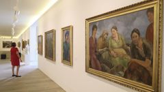 Una mujer observa las obras expuestas en el Museo de Bellas Artes de Asturias del pintor asturiano Evaristo Valle, del que se conmemora el 150 aniversario de su nacimiento