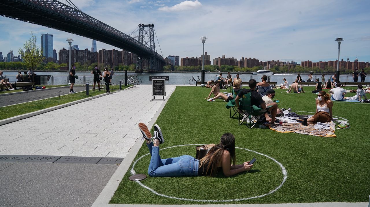 El Domino Park, en Nueva York, se han pintado marcas para respetar la distancia social