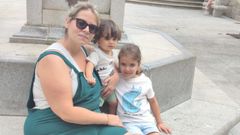 Patricia, con su hijo Rodrigo, de 13 meses, y su hija Carla, de 6 aos.