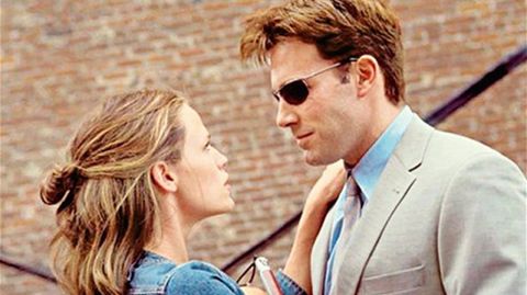 Ben Affleck y Jennifer Garner coincidieron en el rodaje de Pearl Harbour en 2001 pero fue en Daredevil, dos aos ms tarde, donde se acercaron. Finalmente se casaron en 2005.